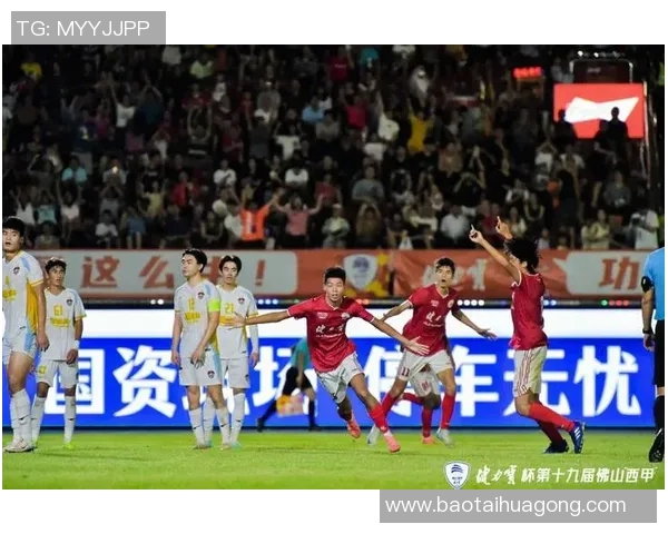 球星激战四方精彩瞬间集锦，足坛传奇碰撞梦幻对决